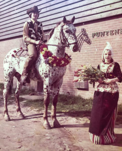Zoon Jack en dochter Mirjam met de hengst Joker Reed Charge omstreeks 1975
